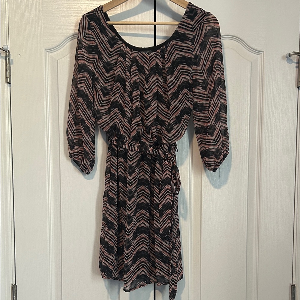 Lily Rose Long Sleeve Chevron Dress - Black and Pink small